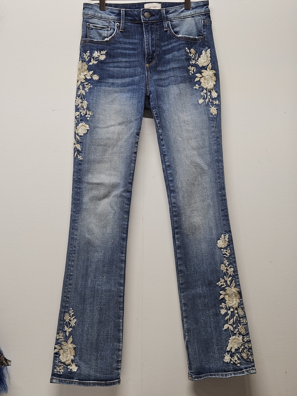 Driftwood Embroidered Cream Floral Jeans High Rise 25 Light Wash Western Luxury